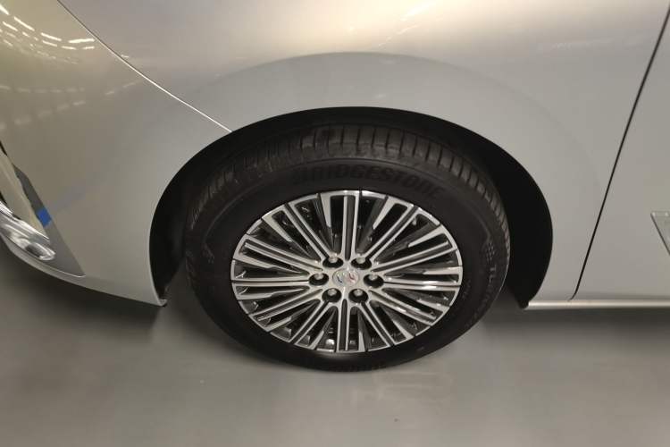 Used Buick GL8 New Energy 2024 Lu Zun Deluxe Edition 7-Seater Left Front Wheel Hub