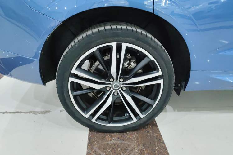 Used Volvo XC60 New Energy 2019 T8 E-Drive Hybrid Intelligent Luxury Sport Edition China V Standard
