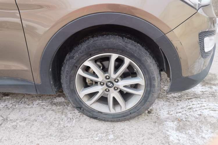 Used Hyundai Santa Fe 2013 Revised Version 2.4L Automatic All-Wheel Drive Luxury Trim
