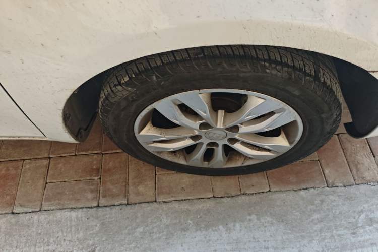 Used Geely Auto Emgrand 2014 Sedan 1.5L CVT Elite Model