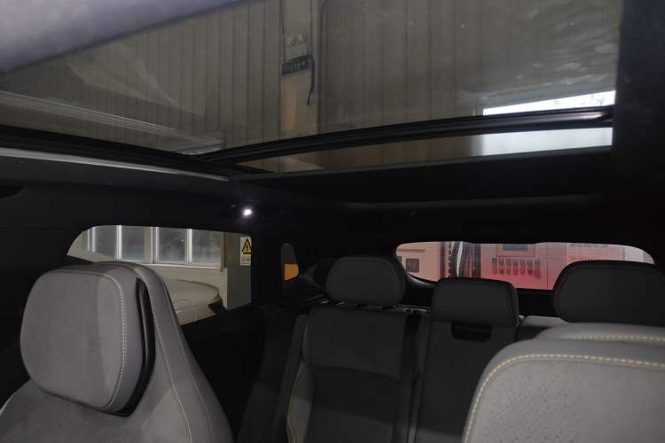 Used Lynk & Co 08 EM-P 2023 120km Long-Range Halo Headliner