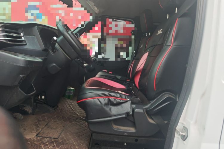 Used JMC Fushun 2023 2.0T Manual Short-Wheelbase Mid-Height Commercial Multi-Purpose 5-Seater Passenger Vehicle Left Front Seat