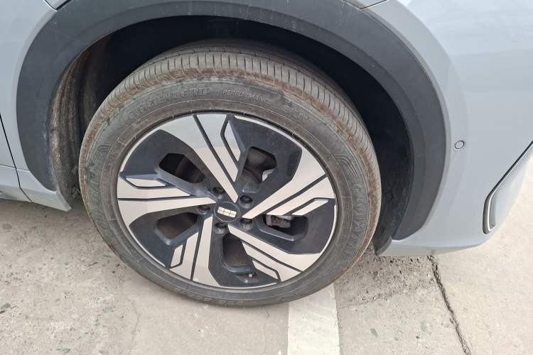Used Geely Galaxy E5 2024 530km Starship Edition Right Front Wheel Hub