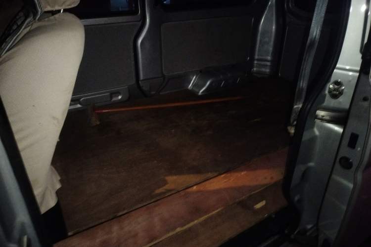 Used Jinbei Hiace X30 2023 1.5L Super-Comfortable Passenger Van 5/6/7-Seater Non-Air-Conditioned Version Model SWC15M
