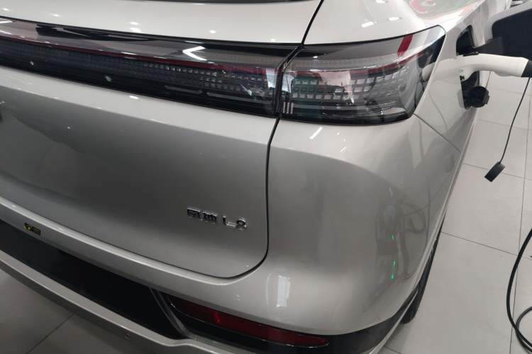 Used Dongfeng Aeolus L8 2025 Model 185KM Ideal Edition Right Rear Taillight