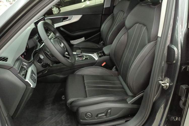 Used Audi A4L 2022 40 TFSI Luxury Dynamic Model
