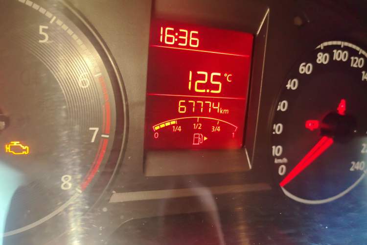 Used Volkswagen Santana 2019 1.5L Manual Fashion Edition China VI Standard Odometer Close Up