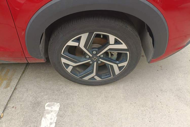 Used SOL X8 2021 300T DCT Prestige Smart Connect Edition 6 Seats Right Front Wheel Hub