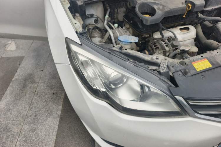 Used Roewe 360 2015 1.5L Automatic Luxury Edition Right Front Headlight