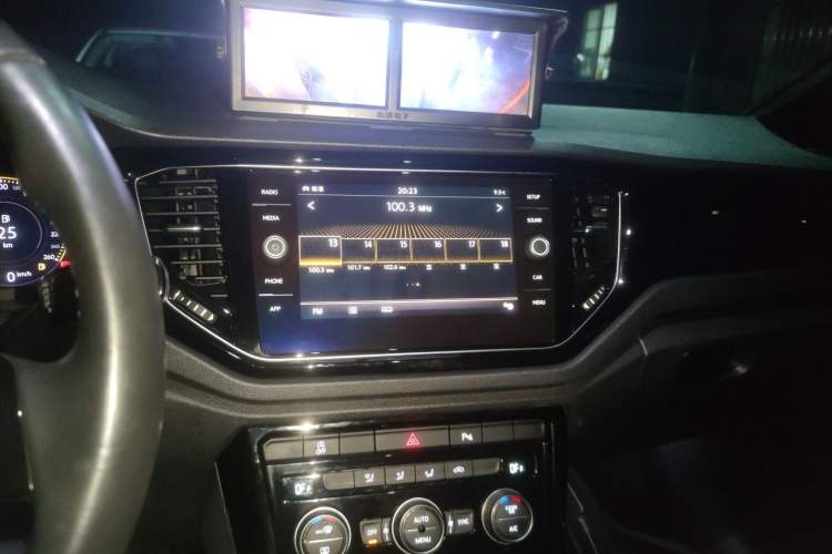 Used Volkswagen T-ROC 2018 280TSI DSG Four-Wheel Drive Luxury Version China V Emission Standard