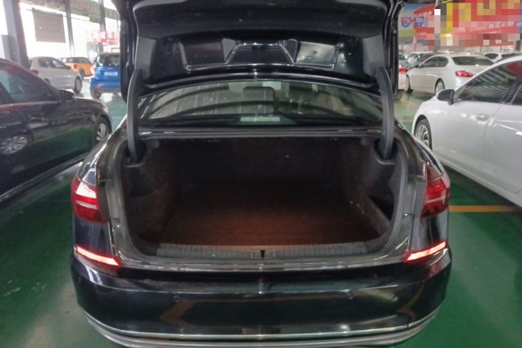 Used Volkswagen Passat 2020 Facelift 330TSI Elite Edition China VI Standard Trunk