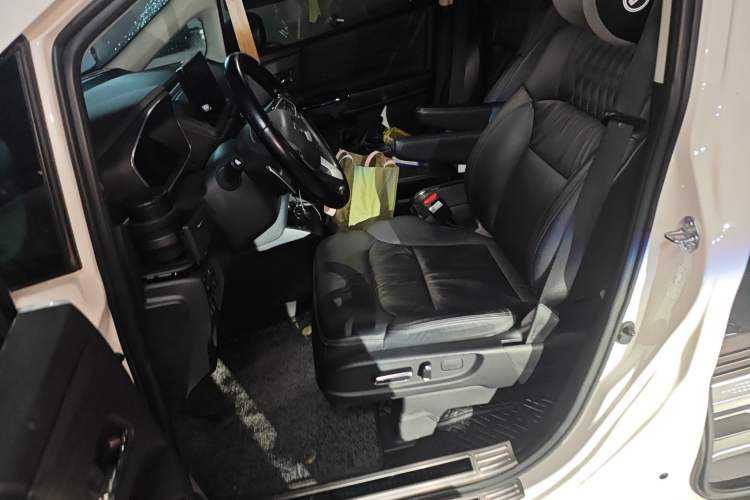 Used Honda Elysion 2022 2.0L eHEV Luxury Edition
