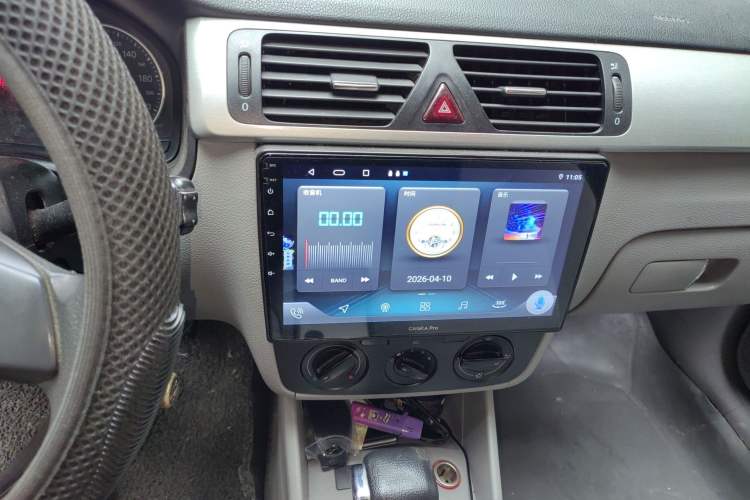 Used Volkswagen Bora 2012 1.6L Automatic Fashion Edition Audio And AC Panel