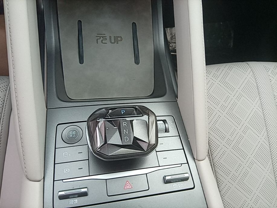 BYD Yuan UP 2024 401KM Leading Edition — снимка 16