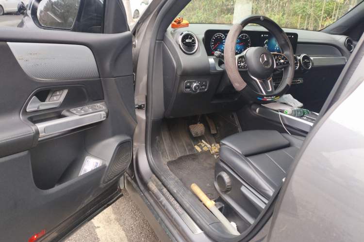 Used Mercedes-Benz GLB 2022 Second Facelift GLB 200 Fashion Edition Driver Seat