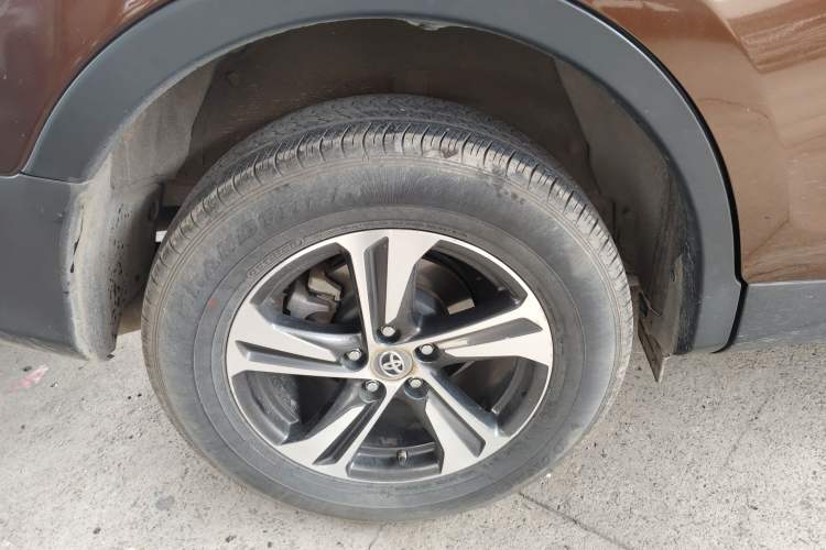 Used Toyota RAV4 2015 2.0L CVT Two-Wheel Drive Fashion Edition