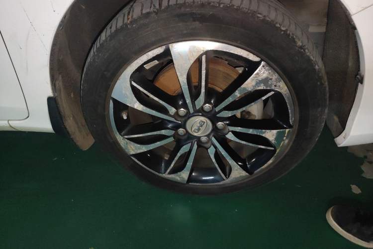 Used BYD Qin New Energy 2015 1.5T Dual-Crown Flagship Plus Edition Right Front Wheel Hub