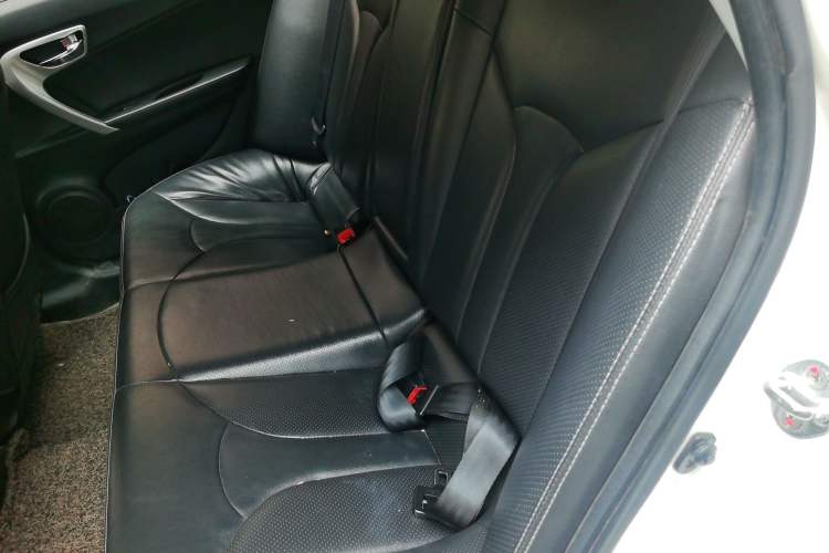 Used Soueast V6 Lingshi 2014 1.5L Manual Luxury Edition for Women Left Rear Seat