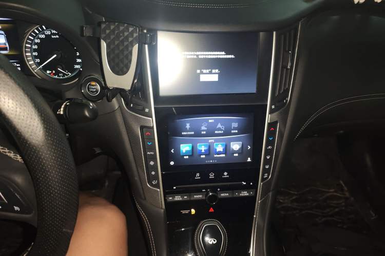 Used Infiniti Q50L 2018 2.0T Enjoyment Version China VI Standard Audio And AC Panel