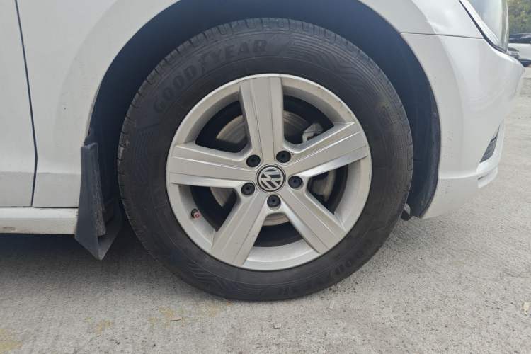 Used Volkswagen Lamando 2017 230TSI DSG Fashion Edition Right Front Wheel Hub