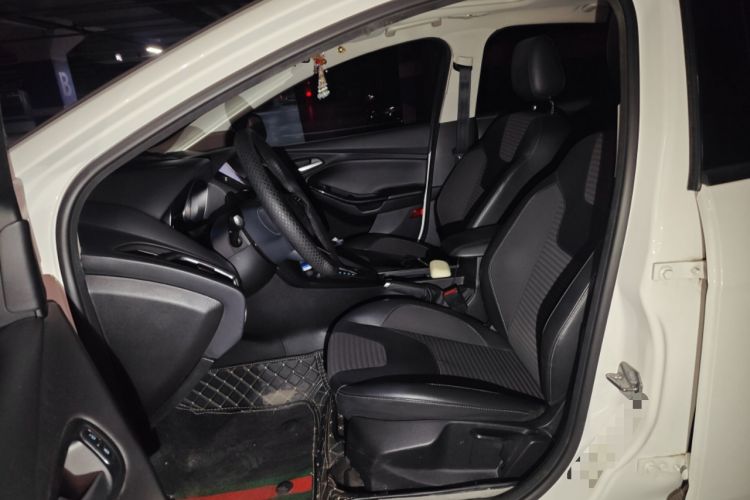 Used Ford Focus 2017 Sedan 1.6L Automatic Fashion Edition Smart Drive Version
