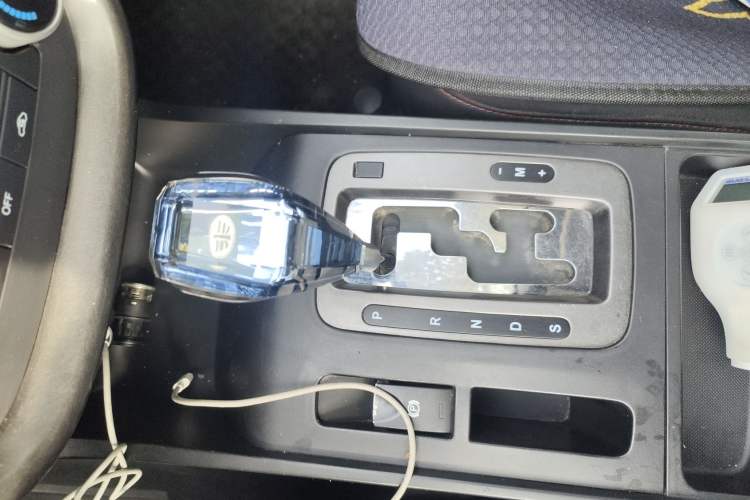 Used Bestune X80 2013 2.0L automatic comfort version
