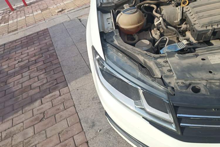 Used Volkswagen Santana 2019 1.5L Manual Fashion Edition China VI Standard Right Front Headlight