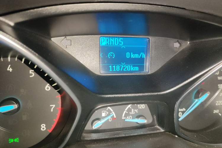 Used Ford Focus 2017 Sedan 1.6L Automatic Fashion Edition Smart Drive Version Odometer Close Up