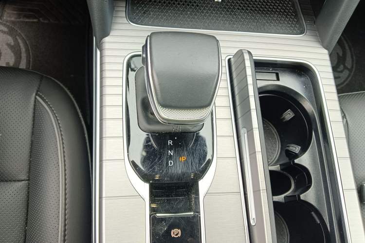 Used Hongqi HS7 PHEV 2024 2.0T PHEV Four-Wheel Drive Flagship Edition 6 Seats