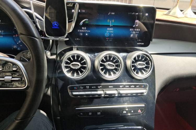 Used Mercedes-Benz GLC 2020 Facelifted GLC 260 L 4MATIC Dynamic Edition Audio And AC Panel