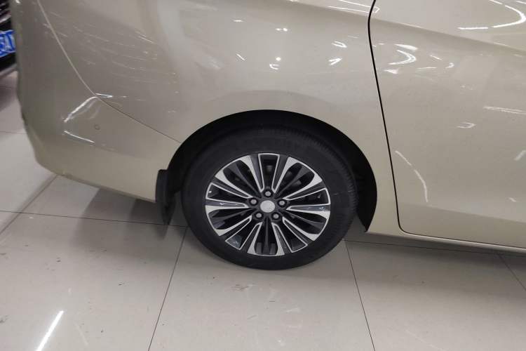 Used Buick GL8 2021 ES Landtrek 653T Luxury Model
