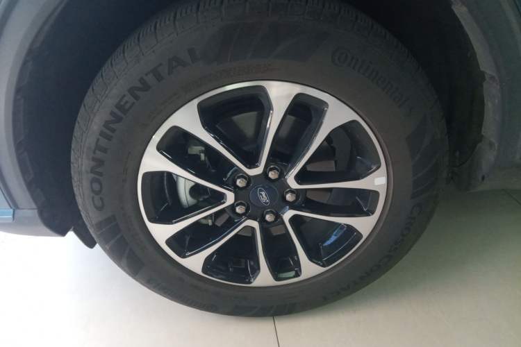 Used Ford Escape 2020 EcoBoost 245 Two-Wheel-Drive Comfort Edition Left Front Wheel Hub