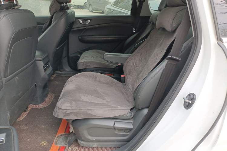 Used Wuling Jiachen 2022 1.5L Manual Light Comfort Edition Left Rear Seat