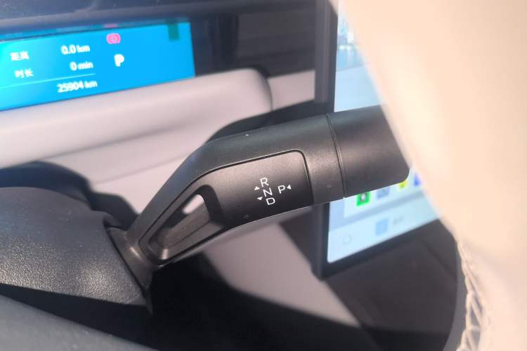 Used Lynk & Co Z10 2025 95 kWh 766 km Range Rear-Wheel Drive Max