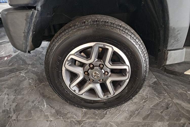 Used BAIC Off-Road BJ40 2016 40L 2.3T Automatic All-Wheel Drive Premium Edition Left Front Wheel Hub