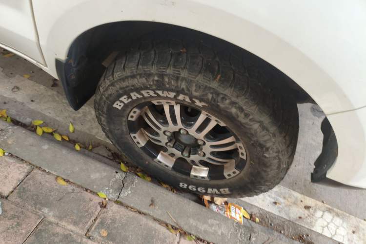 Used Huanghai Xianglong 2016 2.4L Entry-Level Van Gasoline Two-Wheel Drive Ultimate Edition 4G69S4N Right Front Wheel Hub