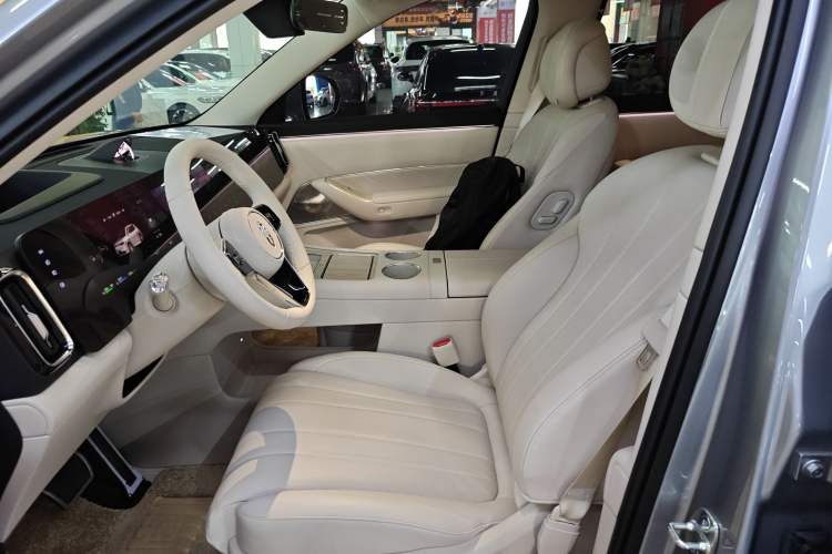 Used Hima AITO M8 2025 Extended-Range Max+ Version 53.4 kWh 6-Seater Edition
