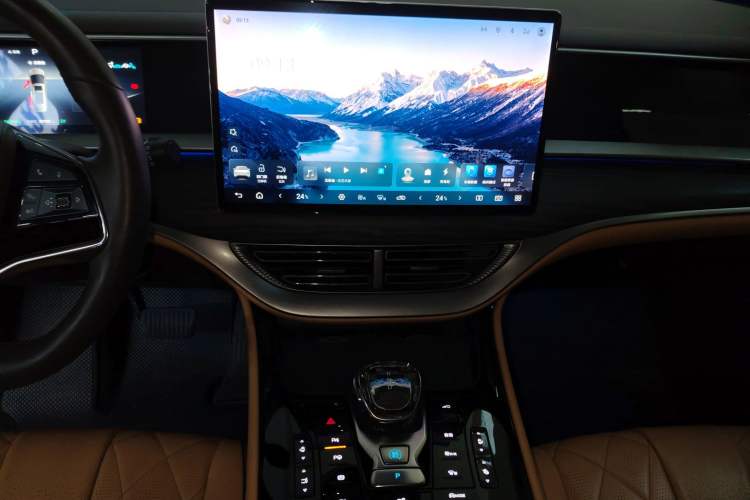 Used Denza D9 2024 DM-i 980 Four-Wheel Drive Flagship Model
