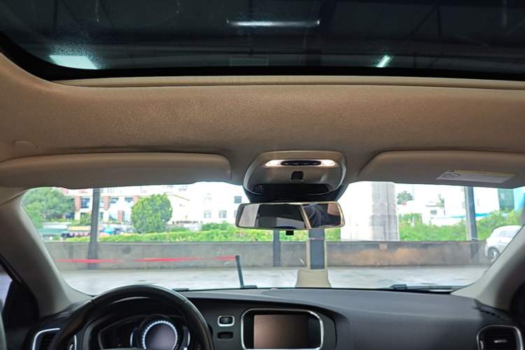 Used Volvo V40 2016 T3 Zhiyi Edition
