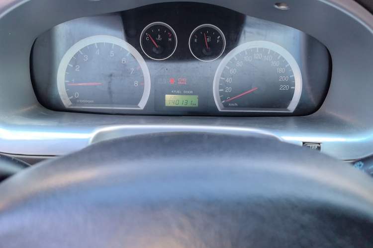 Used Huatai Santa Fe Classic 2012 2.0L Gasoline Manual Two-Wheel Drive with Sunroof
