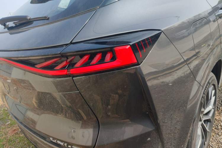 Used CHANGAN UNI-Z New Energy 2025 Model, Smart New Blue Whale 125km Battleship+ Version Right Rear Taillight