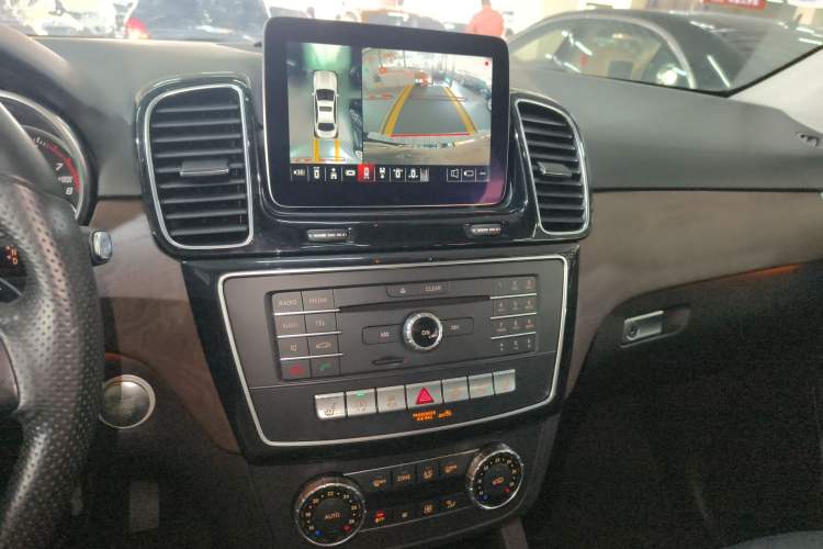 Used Mercedes-Benz GLE 2016 GLE 320 4MATIC Dynamic Edition Audio And AC Panel