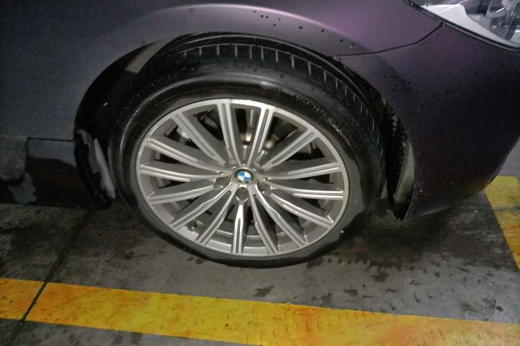 Used BMW 6 Series GT 2018 630i Luxury Design Package Right Front Wheel Hub