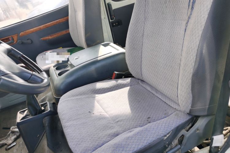 Used Golden Dragon Hiace 2010 2.0L Standard-Wheelbase Premium Version V19
