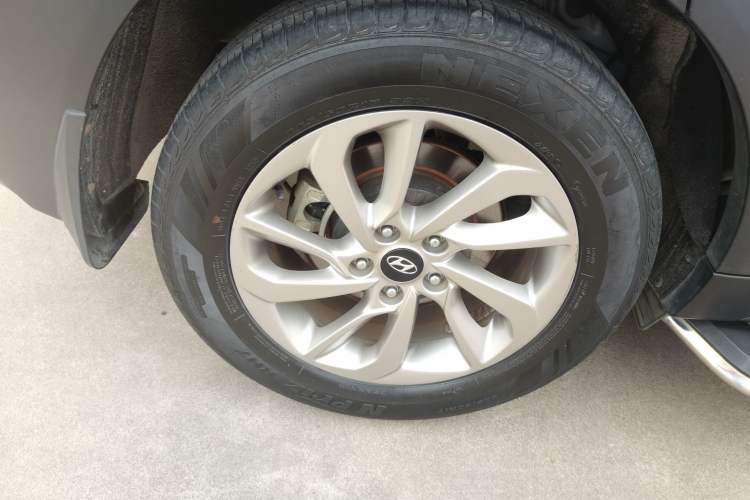 Used Hyundai Tucson 2015 1.6T Dual-Clutch Two-Wheel-Drive Smart Model Exterior 5