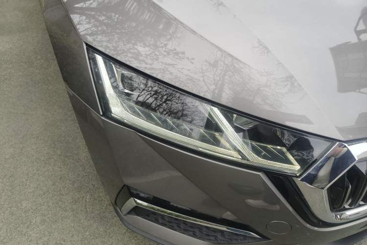 Used Skoda Octavia 2022 PRO TSI280 Luxury Edition Right Front Headlight