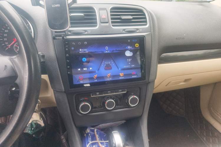 Used Volkswagen Golf 2012 1.6L Automatic Comfort Model Audio And AC Panel