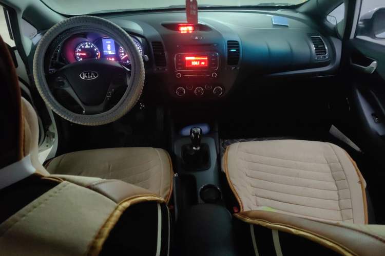 Used Kia K3 2016 1.6L Manual GLS Center Console