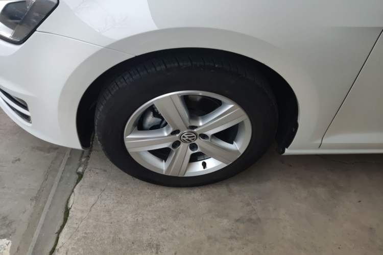 Used Volkswagen Golf 2017 1.6L Automatic Comfort Million-Vehicle Anniversary Edition
