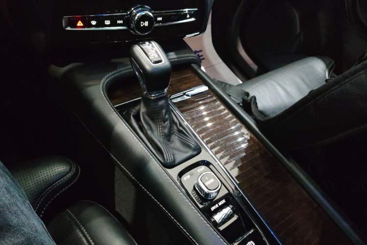 Used Volvo XC90 2015 T6 Luxury Edition 5-seater Gear Lever